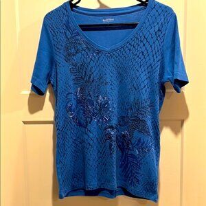 Northern Reflection V neck blue tee size L